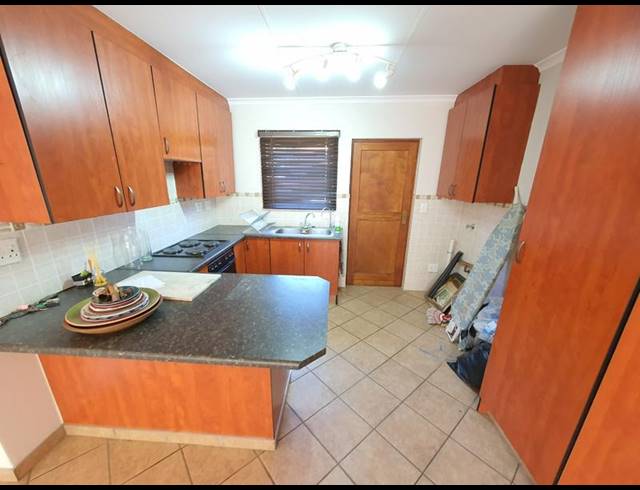 2 BEDROOM TOWNHOUSE FOR SALE IN MONTANA TUINE